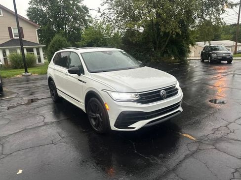 Used 2023 Volkswagen Tiguan SE R-Line AWD/4WD image 1