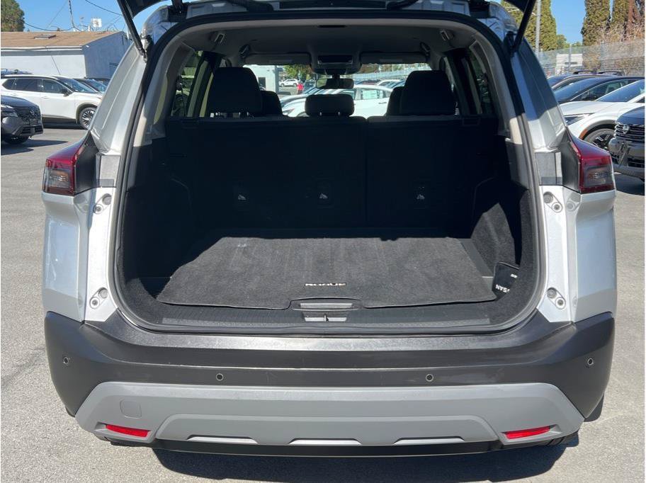 Used 2023 Nissan Rogue SV FWD image 5