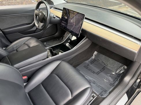 Used 2018 Tesla Model 3 image 32