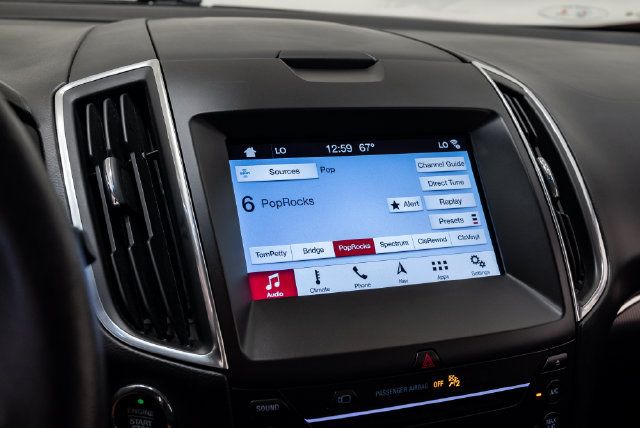 Used 2019 Ford Edge Titanium w/ Equipment Group 301A AWD/4WD image 17