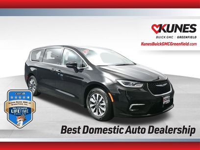 Used 2024 Chrysler Pacifica Select