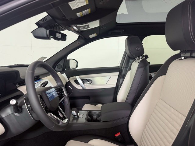 Certified 2025 Land Rover Discovery Sport Dynamic SE AWD/4WD image 27