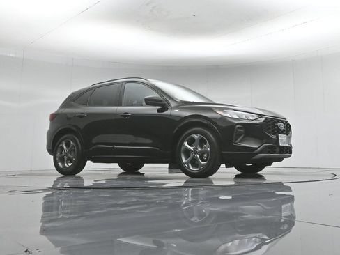 Certified 2023 Ford Escape ST-Line w/ Tech Pack #1 FWD image 4