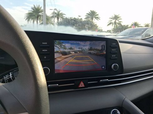 Used 2023 Hyundai Elantra SEL w/ Preferred Accessory Package FWD image 23