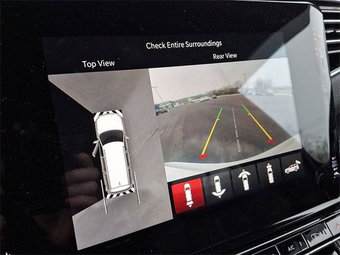 Used 2024 Jeep Wagoneer 4WD w/ Convenience Group I image 4