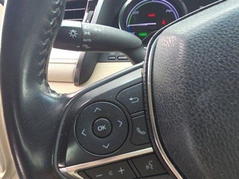 Used 2020 Toyota Camry XLE image 17