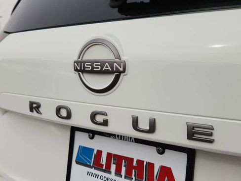 Used 2024 Nissan Rogue S image 11