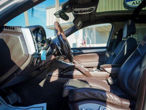 Used 2013 Porsche Cayenne GTS image 7