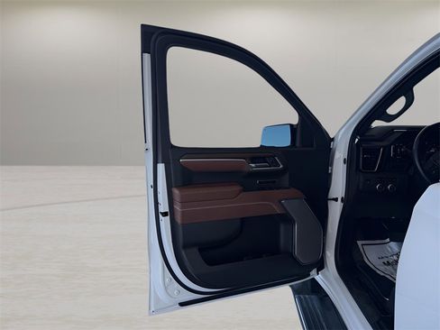 Used 2025 GMC Sierra 1500 Denali Ultimate image 12
