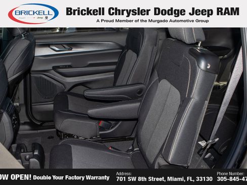 New 2025 Jeep Grand Cherokee L Laredo image 17