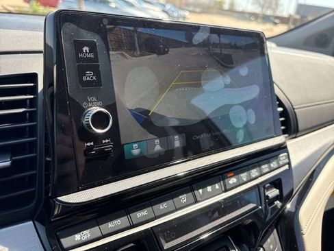 New 2026 Honda Odyssey Touring image 9