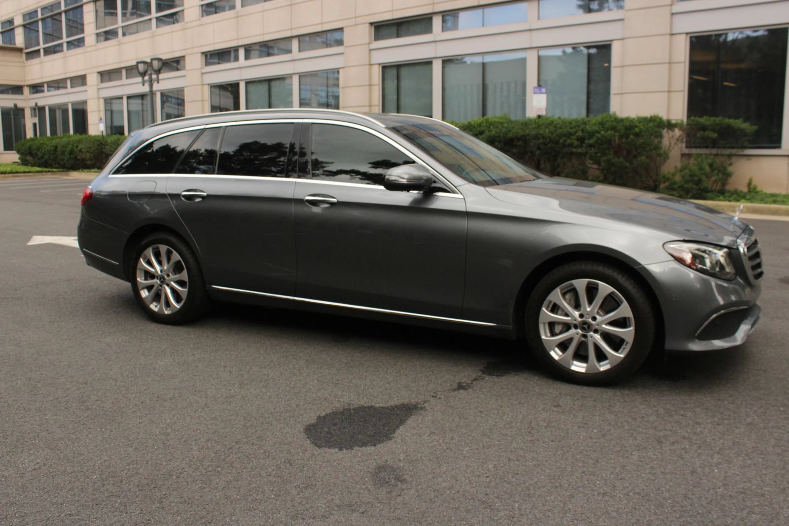 Used 2018 Mercedes-Benz E 400 4MATIC Wagon w/ Premium 3 Package image 2