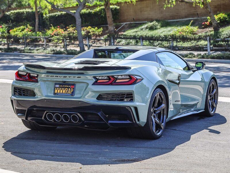 Used 2024 Chevrolet Corvette Z06 RWD image 5