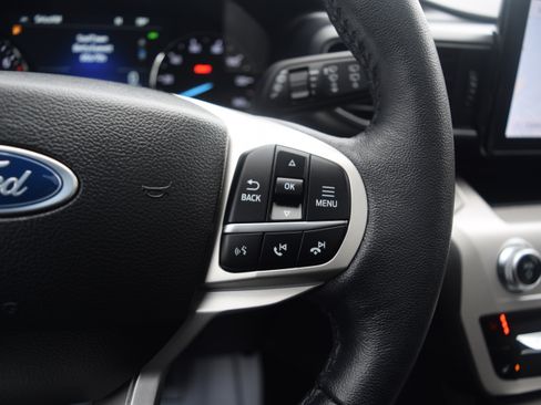 Used 2023 Ford Explorer XLT w/ Equipment Group 202A image 5