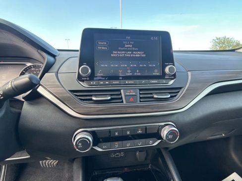 Used 2024 Nissan Altima 2.5 SV image 5