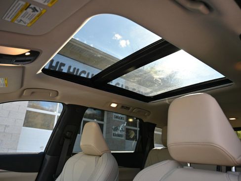 Used 2023 INFINITI QX60 Luxe w/ Cargo Package AWD/4WD image 3