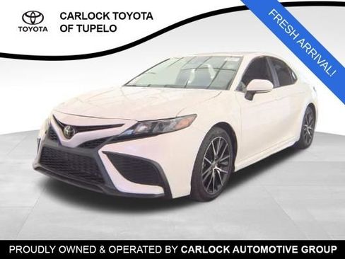 Used 2024 Toyota Camry SE image 1