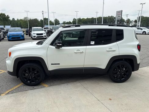 Used 2023 Jeep Renegade Altitude AWD/4WD image 9