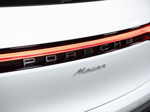 Certified 2024 Porsche Macan image 37