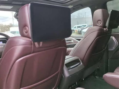 Used 2022 Cadillac Escalade Premium Luxury Platinum w/ Heavy-Duty Trailer Package image 9