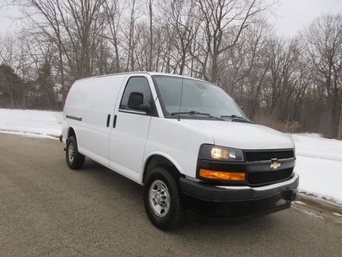 Used 2021 Chevrolet Express 2500 2500 Cargo w/ Driver Convenience Package image 3