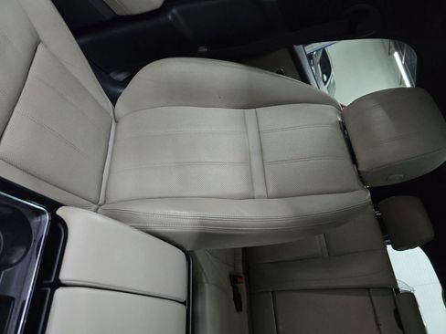 Used 2018 Land Rover Range Rover Velar R-Dynamic SE image 35