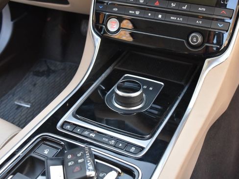 Used 2017 Jaguar XF Premium image 53