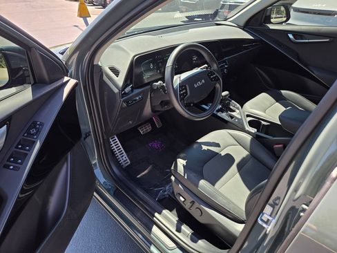 Used 2023 Kia Niro EX Touring FWD image 17