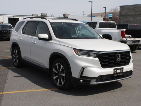 Used 2024 Honda Pilot Elite image 3