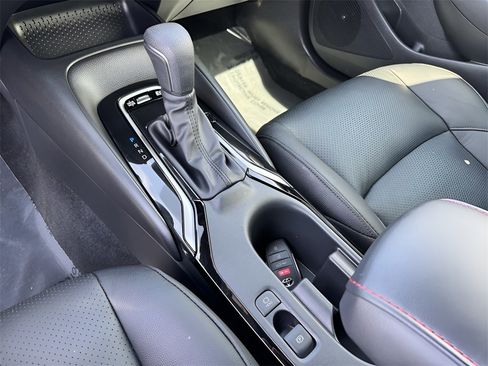 Used 2025 Toyota Corolla SE image 18