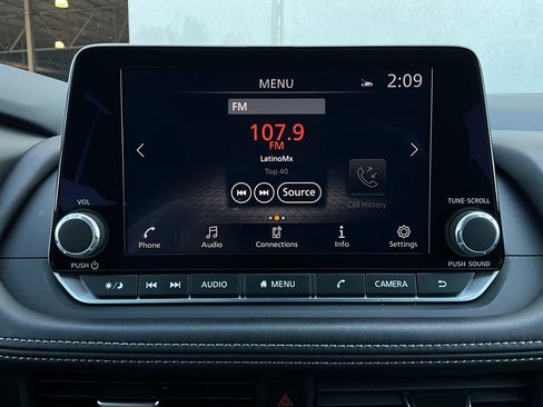 Used 2025 Nissan Rogue SV image 29