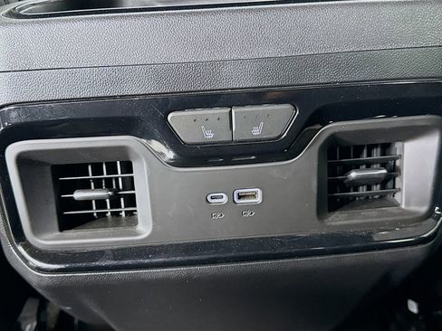 Used 2024 Chevrolet Silverado 2500 ZR2 w/ Technology Package image 27