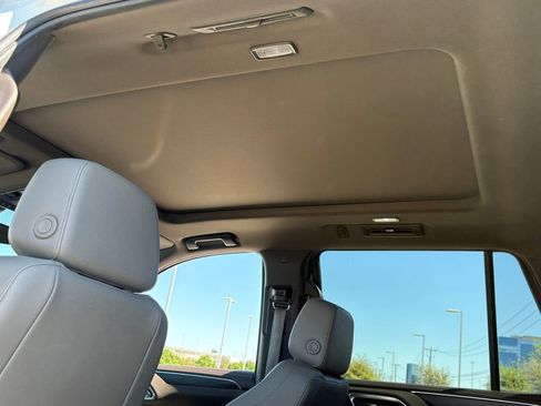 Used 2022 Chevrolet Tahoe Z71 w/ Luxury Package AWD/4WD image 39