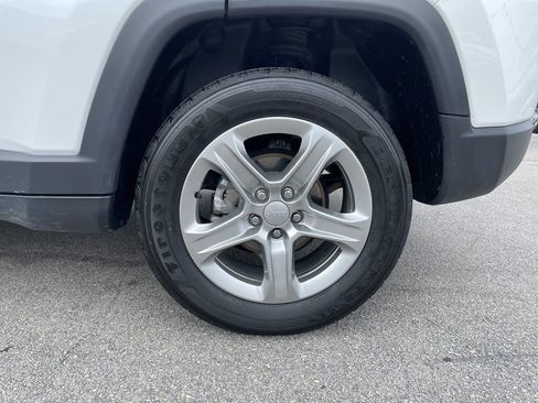Used 2024 Jeep Compass Latitude AWD/4WD image 10