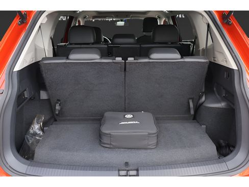 Used 2019 Volkswagen Tiguan SE w/ Panoramic Sunroof Package FWD image 18