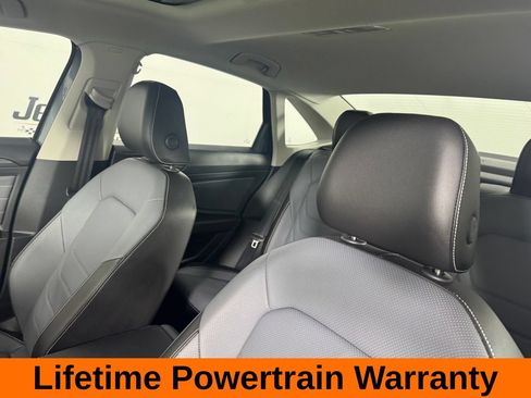 Used 2025 Volkswagen Jetta SEL FWD image 12