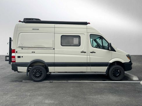 Used 2018 Mercedes-Benz Sprinter 2500 image 2