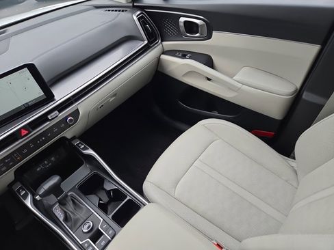 Certified 2025 Kia Sorento S w/ Panoramic Sunroof Package FWD image 33