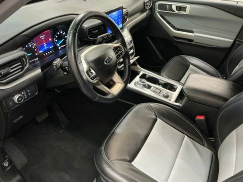 Used 2022 Ford Explorer XLT w/ Equipment Group 202A AWD/4WD image 16