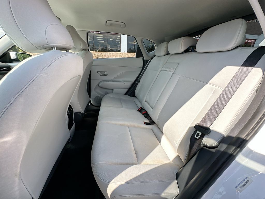 Used 2025 Hyundai Kona SEL FWD image 4