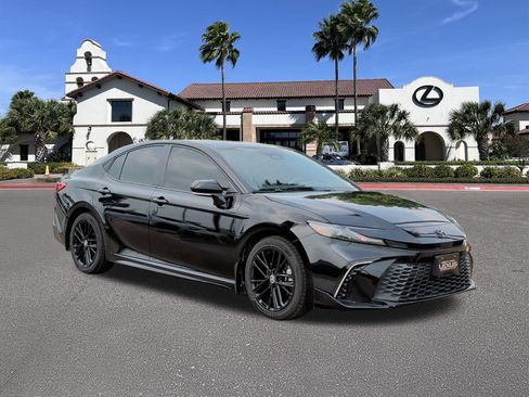 Used 2025 Toyota Camry SE w/ Convenience Package FWD image 1