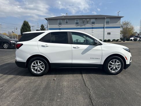 Used 2022 Chevrolet Equinox LS w/ LS Convenience Package image 9