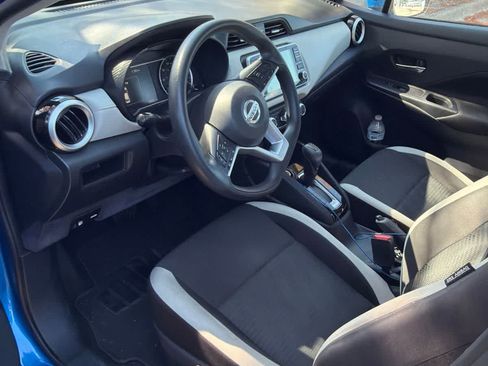 Used 2022 Nissan Versa SV FWD image 5