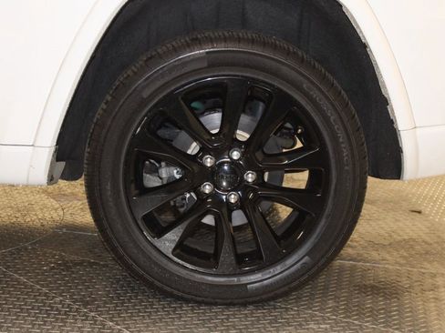 Used 2019 Jeep Grand Cherokee Altitude AWD/4WD image 16
