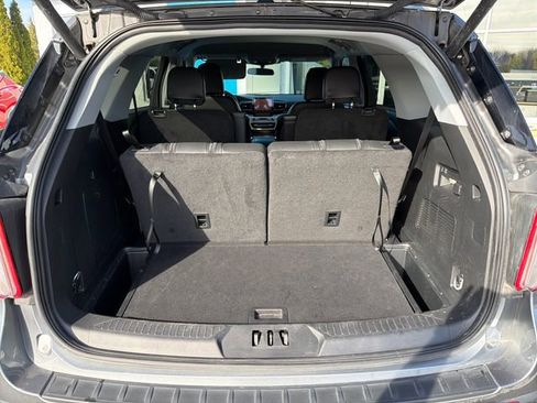 Used 2024 Ford Explorer XLT w/ Equipment Group 202A AWD/4WD image 5