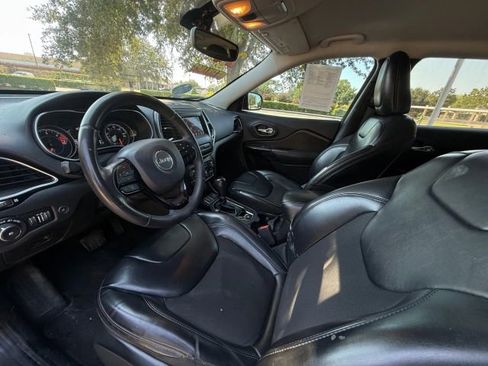 Used 2020 Jeep Cherokee Latitude Plus image 11