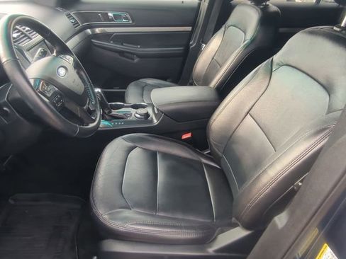 Used 2018 Ford Explorer XLT w/ Equipment Group 202A AWD/4WD image 11
