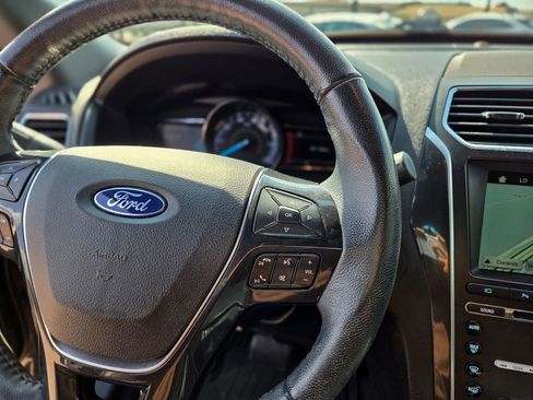 Used 2018 Ford Explorer Limited image 20