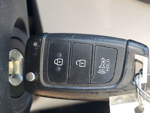 Certified 2023 Hyundai Venue SEL w/ Cargo Package image 34