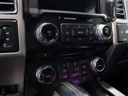 Used 2015 Ford F150 Platinum w/ Equipment Group 701A Luxury image 12